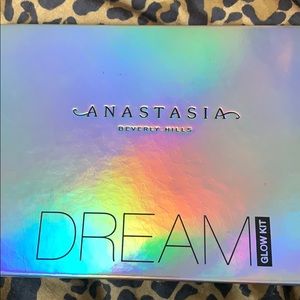 Anastasia Beverley hills dream glow kit